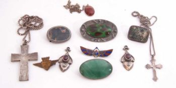 Mixed Lot: an Egyptian revival 800 stamped white metal and enamel scarab wing brooch (a/f), 925