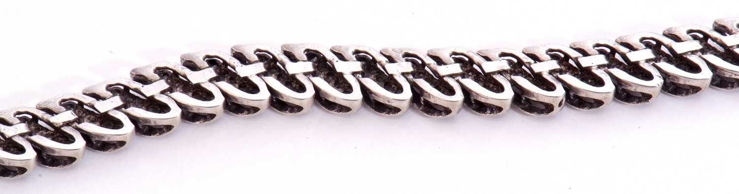 Precious metal diamond set articulated bracelet, the design featuring rows of five small single - Image 4 of 4