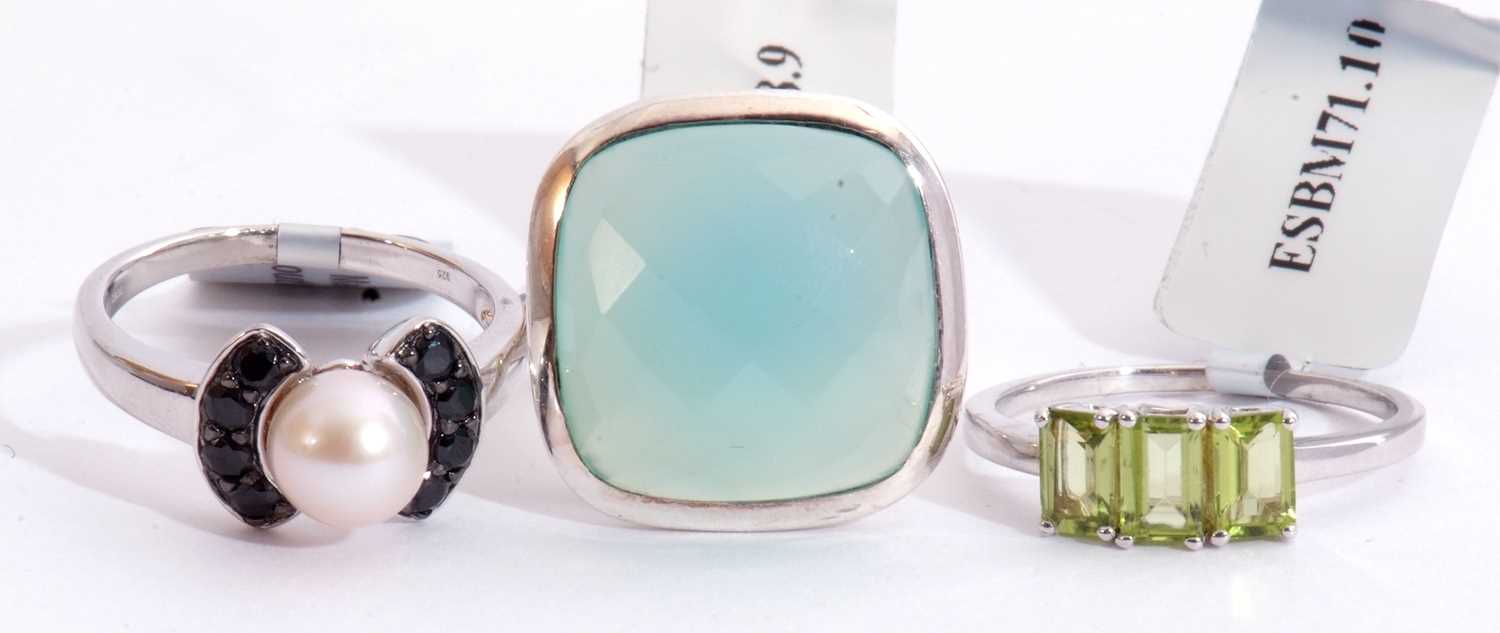 Mixed Lot: freshwater cultured pearl and black spinel ring, a blue faceted chalcedony dress ring,