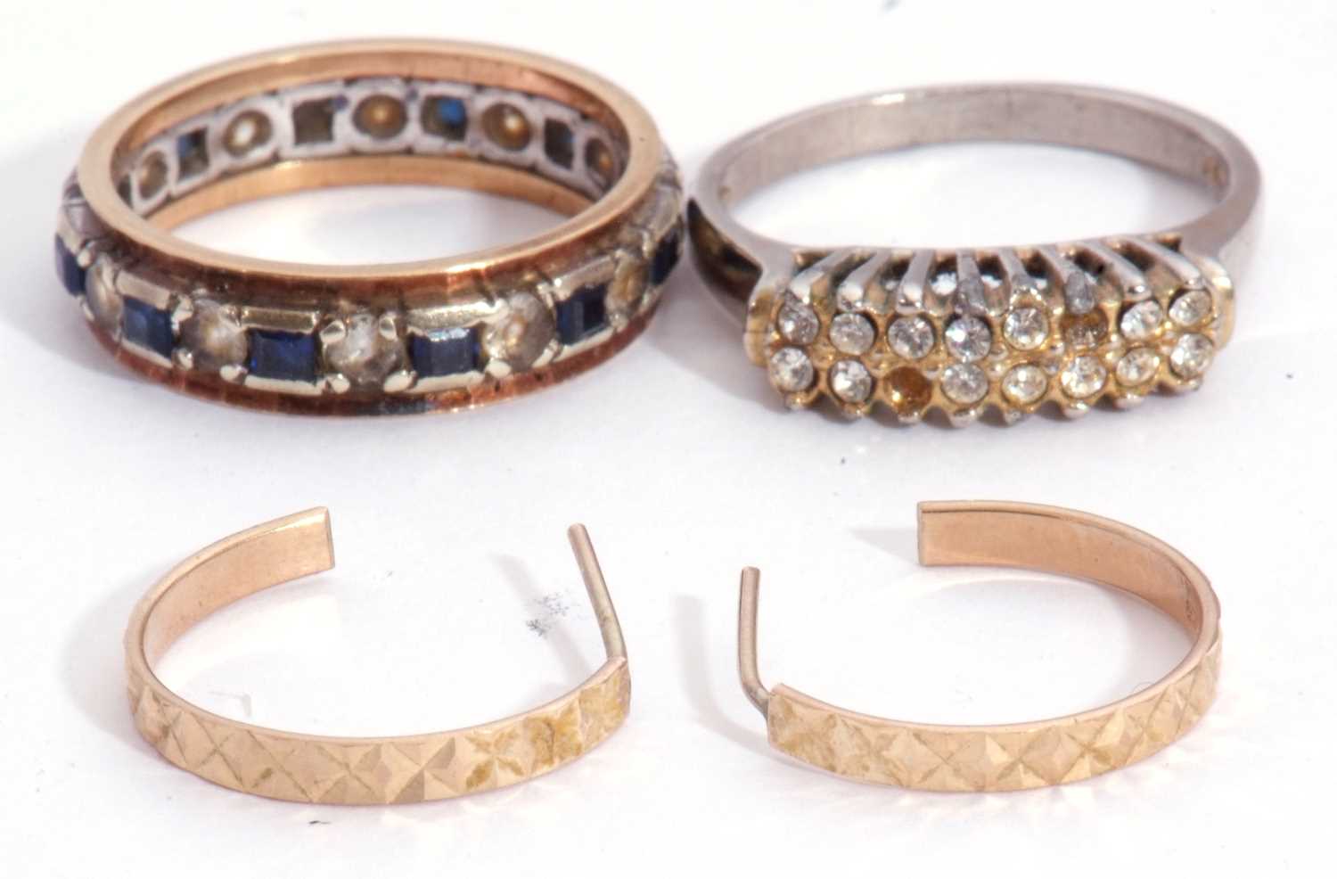 Mixed Lot: 9ct gold hallmarked blue and white paste full eternity ring, a pair of 9ct gold half hoop
