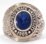 Graduation ring, the University of Memphis 1909, the blue glass oval centre in rub-over settings,