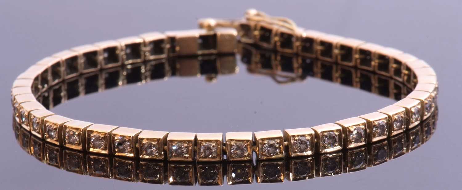 Diamond line bracelet featuring 45 small diamonds, individually claw set in articulated box - Image 5 of 7