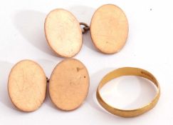 Mixed Lot: pair of 9ct stamped cuff links, the plain polished oval panels with chain connectors, 7.