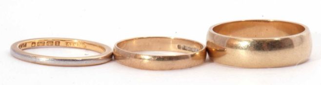 Mixed Lot: 22ct gold and platinum wedding ring, London 1934, 2.2gms, together with two 9ct gold