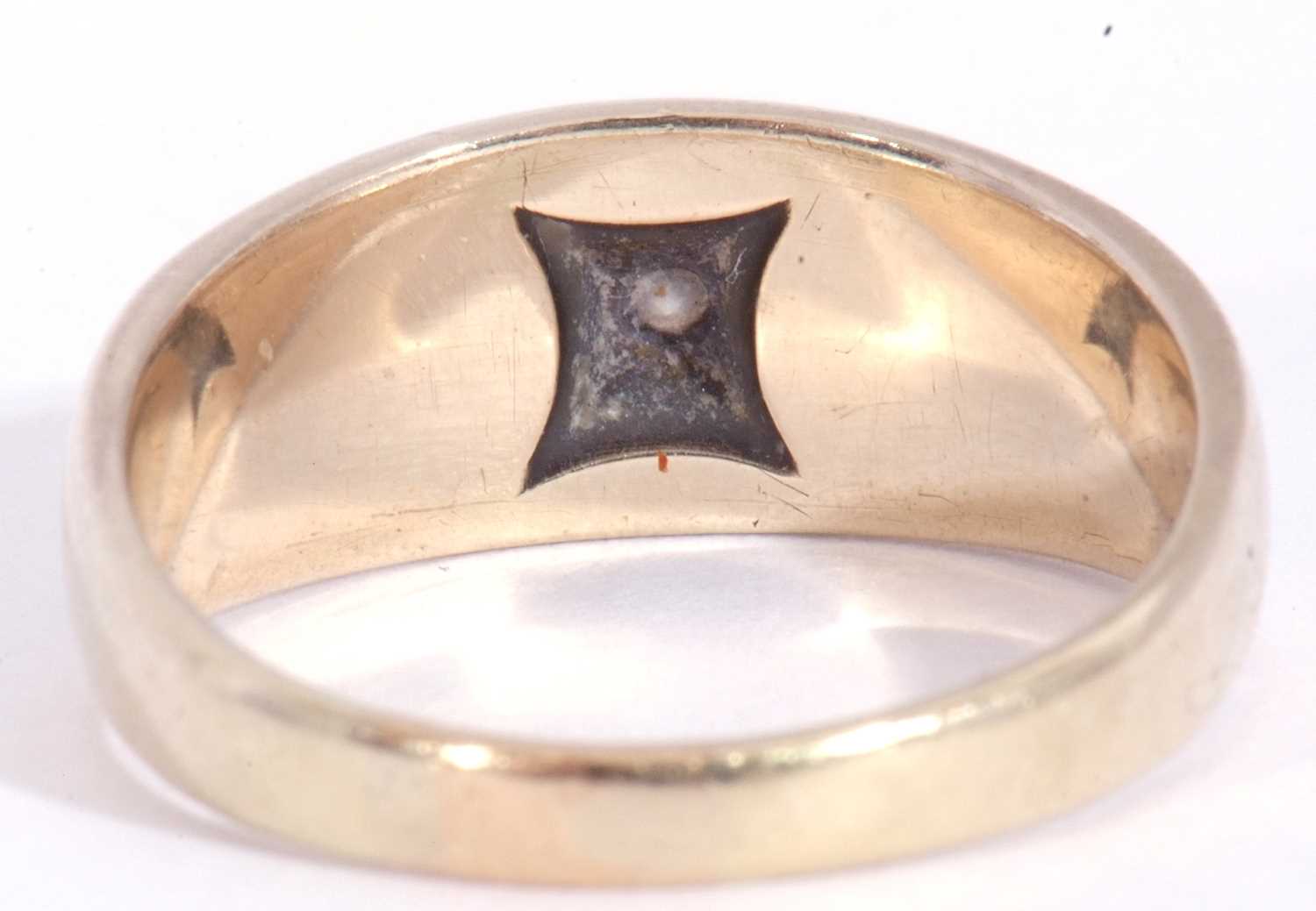 9ct gold green enamel and diamond ring centring a small diamond in a star engraved setting, within a - Image 4 of 7