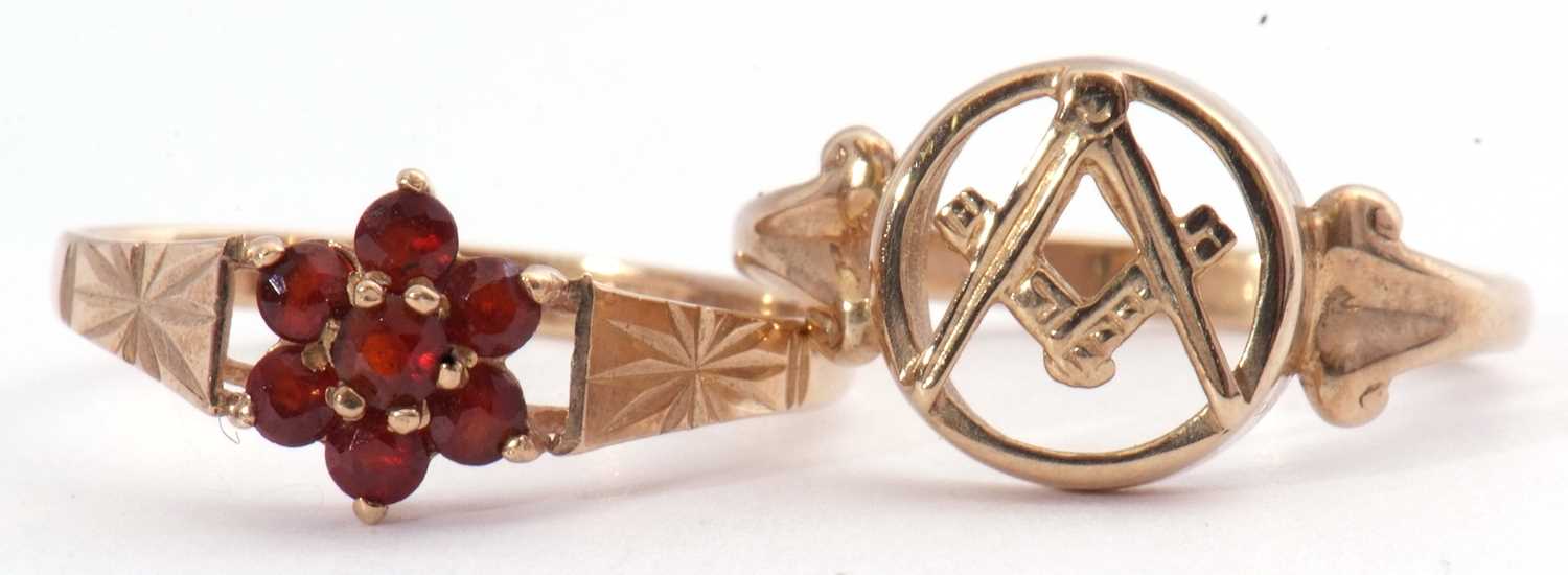 Mixed Lot: 9ct gold Masonic ring of open work design with compass and ruler motif, size M, a 9ct