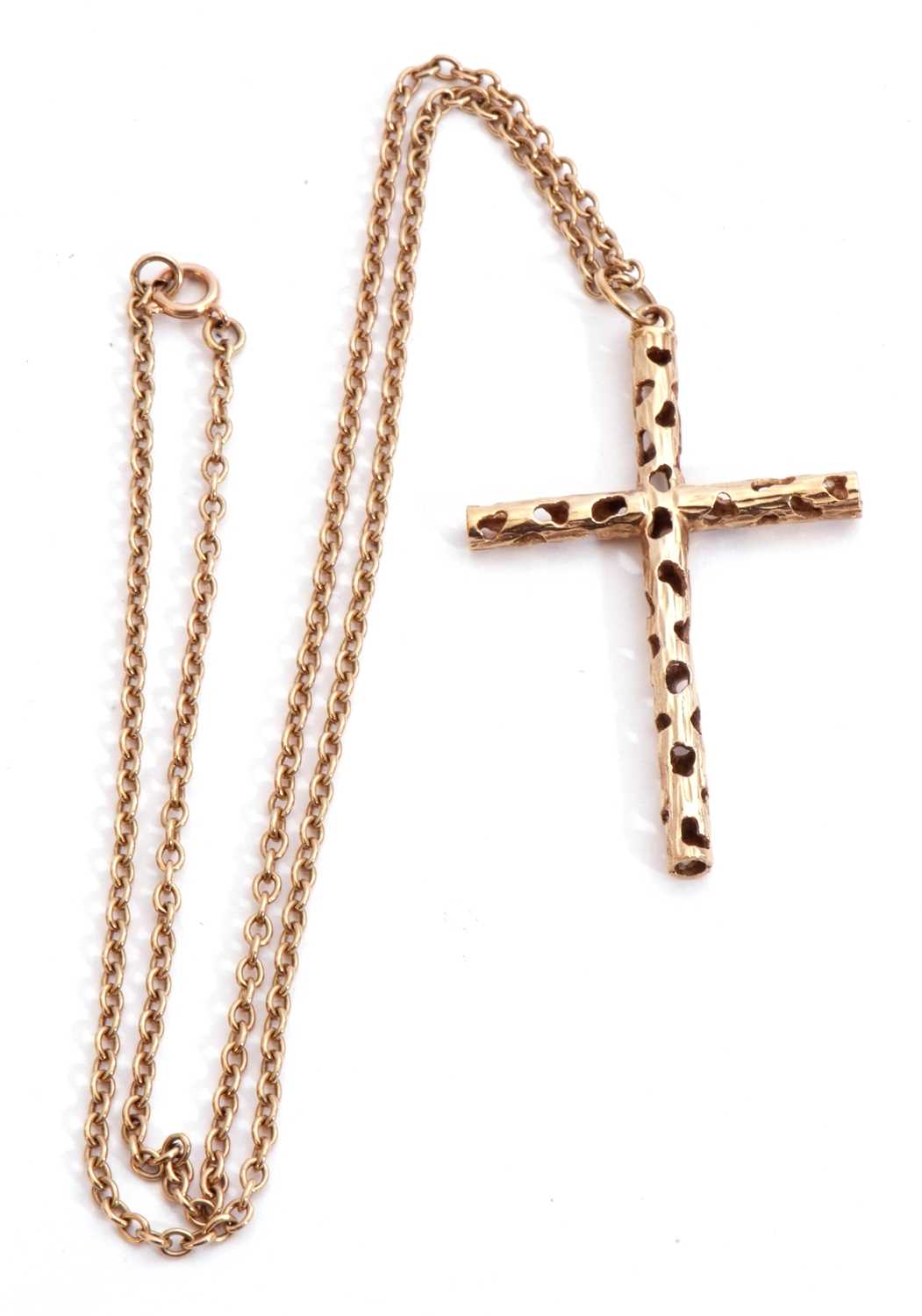 9ct gold cross pendant, a hollow pierced textured design, 5 x 3cm, London 1979, suspended from a - Image 2 of 4