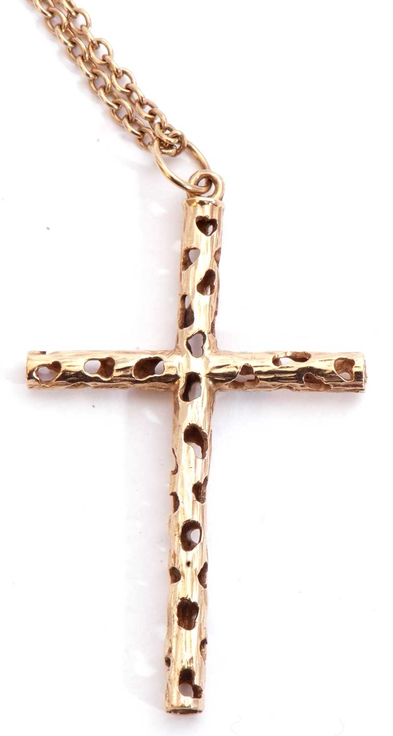 9ct gold cross pendant, a hollow pierced textured design, 5 x 3cm, London 1979, suspended from a - Image 4 of 4
