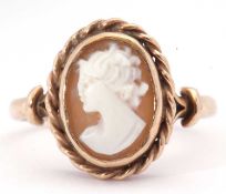 9ct gold cameo ring depicting a head and shoulders profile of a classical lady bezel set in a rope