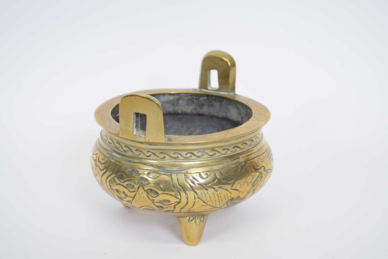 Small Chinese brass censer on three stub feet, 12cm diam - Bild 3 aus 4