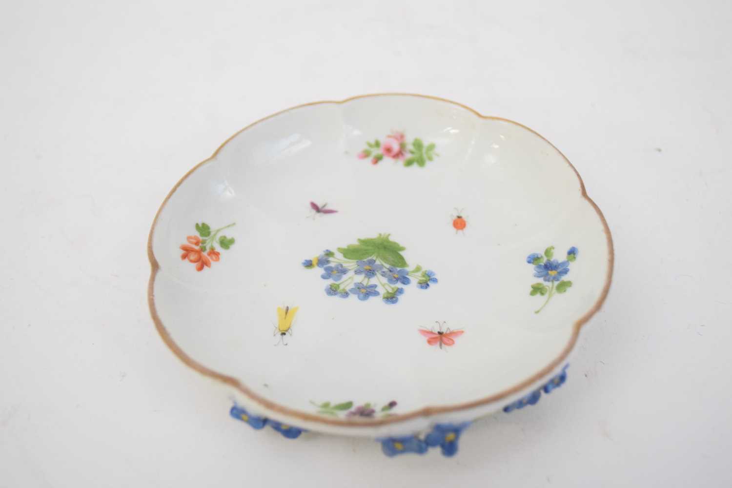 Meissen style lobed saucer decorated with flowers and insects, the base modelled with leaves and - Image 4 of 7