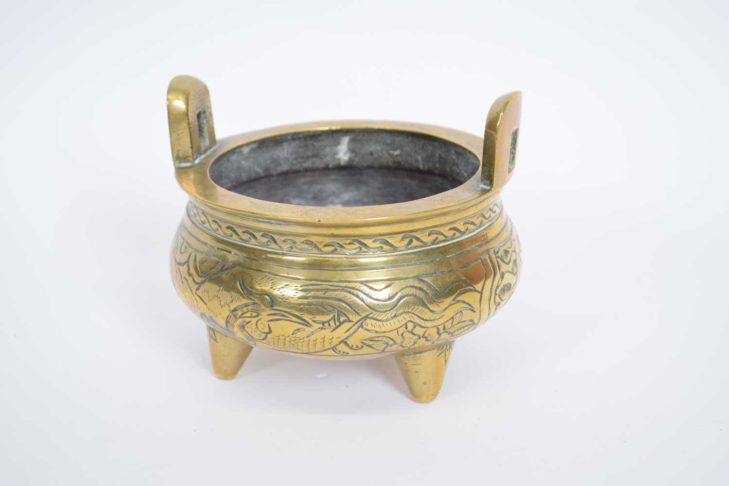 Small Chinese brass censer on three stub feet, 12cm diam - Bild 4 aus 4