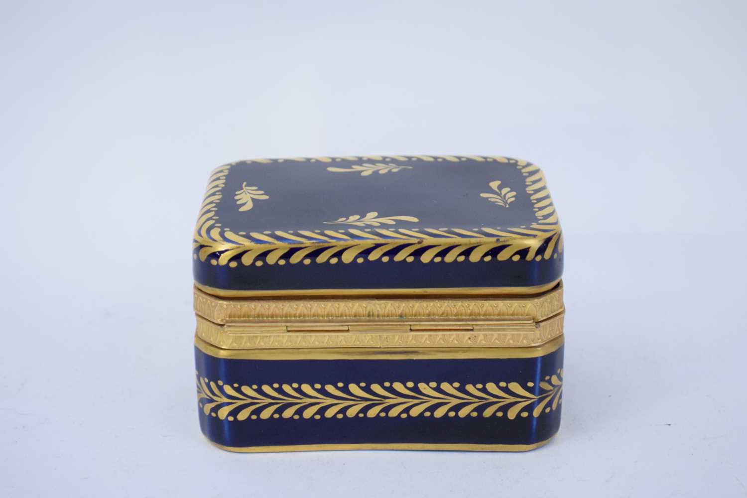 Sevres style ceramic box, the blue ground with gilt design - Image 4 of 6