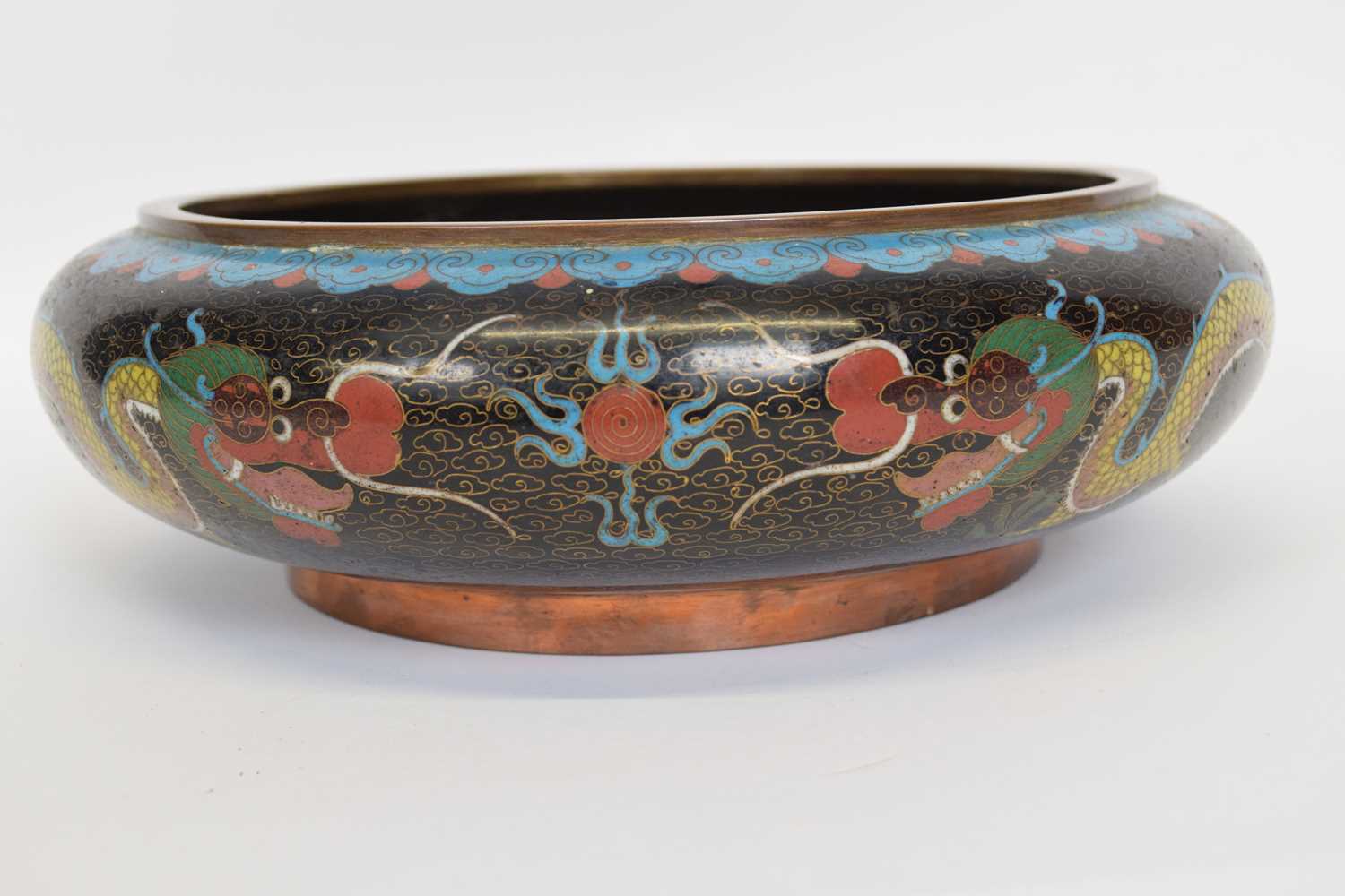 Chinese cloisonne bowl, probably Republican period, decorated with dragons with four character - Bild 2 aus 3