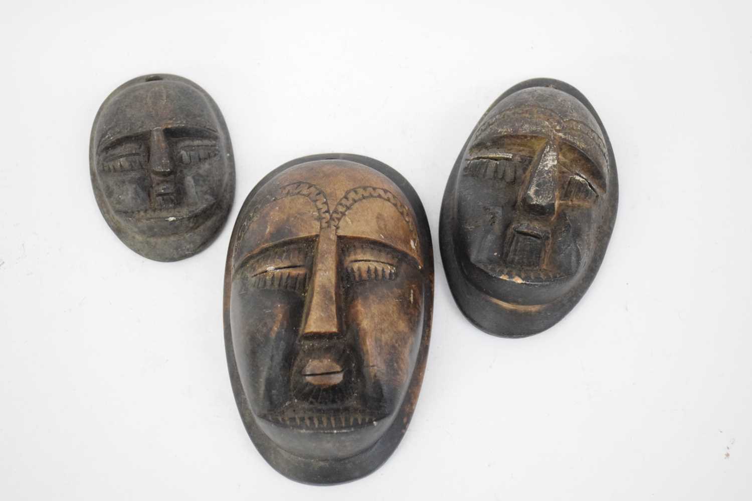 Series of African masks in carved hardwood, graduated size (3)