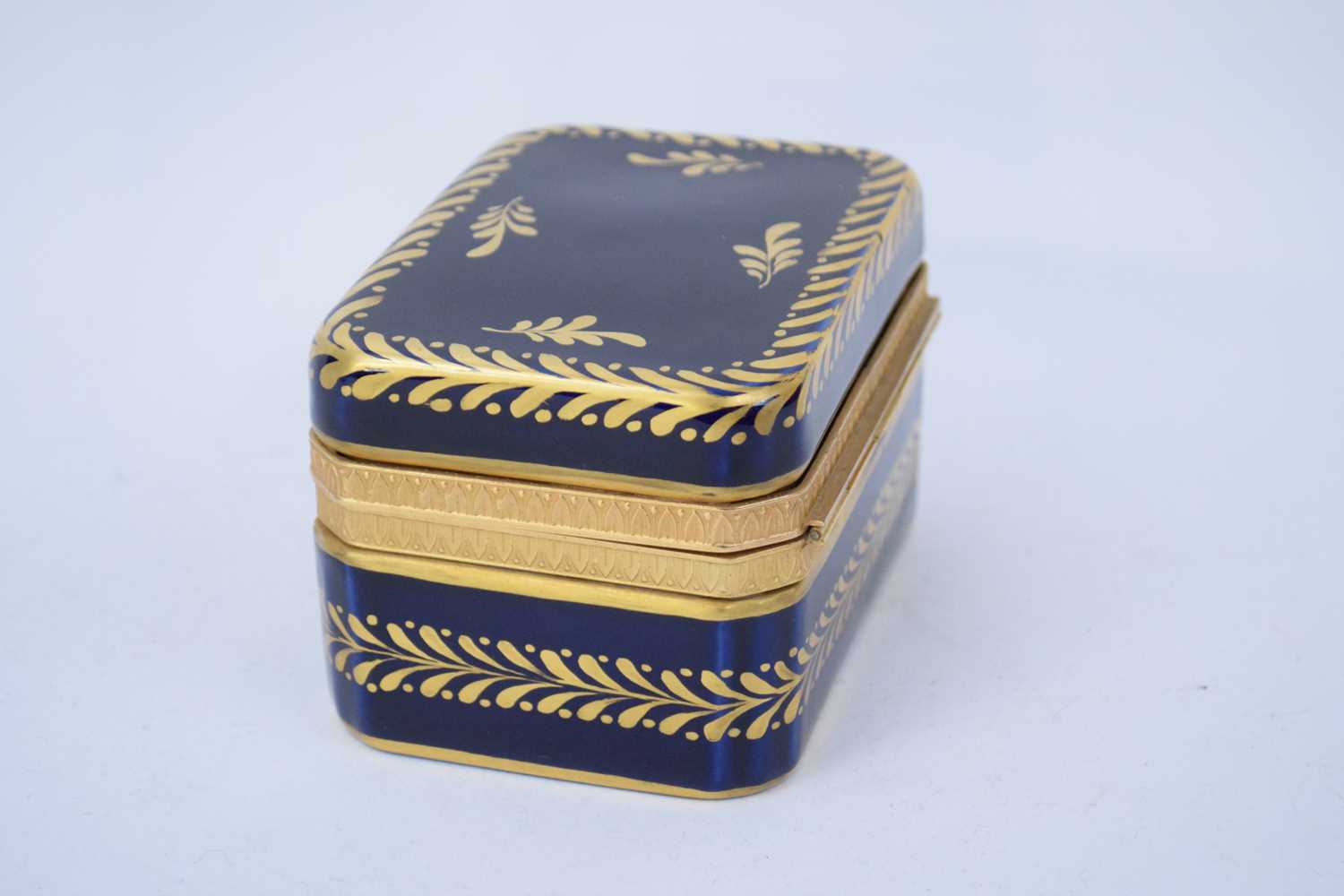 Sevres style ceramic box, the blue ground with gilt design - Image 5 of 6