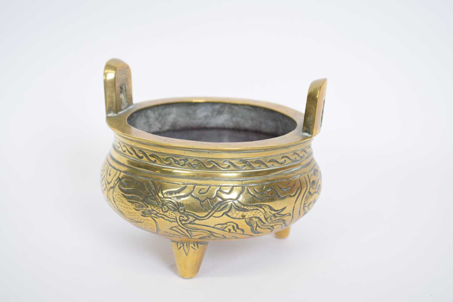 Small Chinese brass censer on three stub feet, 12cm diam - Bild 2 aus 4