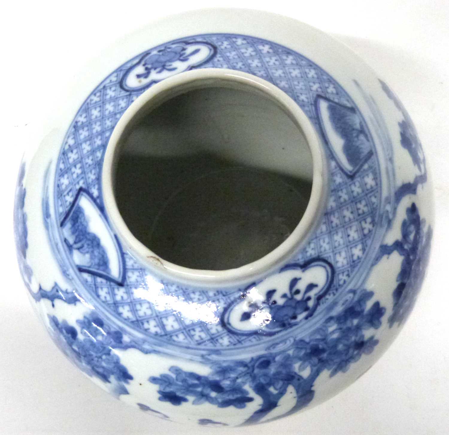 Chinese porcelain large jar and cover decorated in blue and white with Chinese figures, probably - Bild 4 aus 10