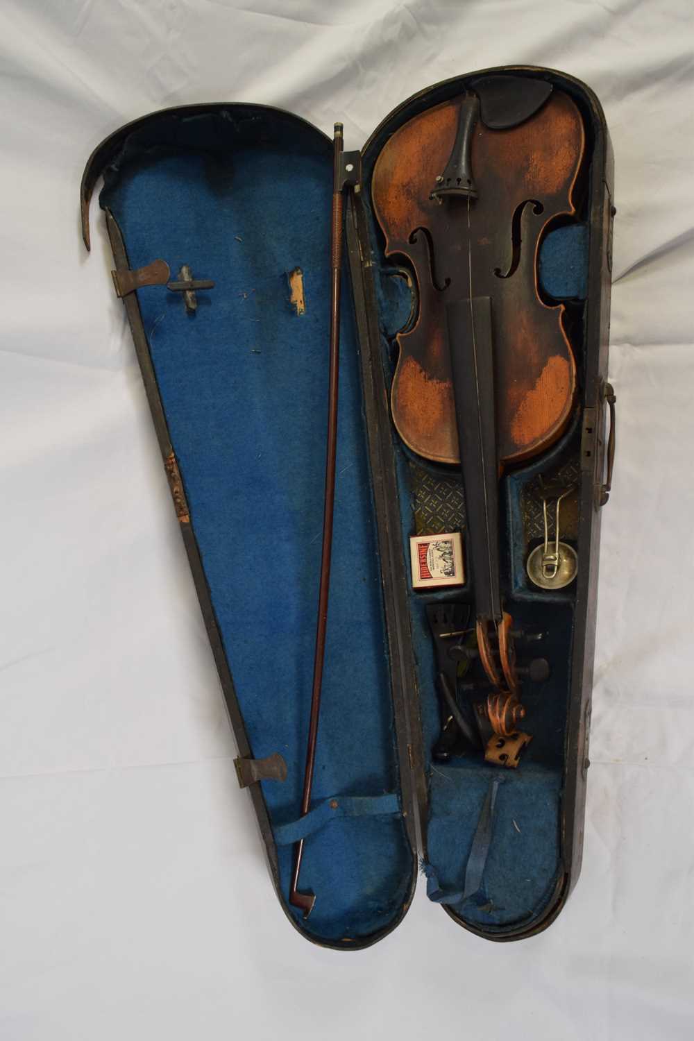 Antique violin and bow and case, no makers label noted (a/f) - Image 3 of 3