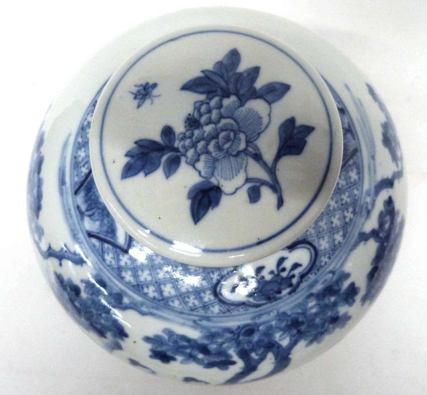 Chinese porcelain large jar and cover decorated in blue and white with Chinese figures, probably - Bild 3 aus 10