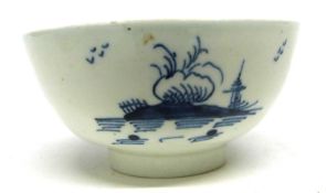 Lowestoft porcelain tea bowl circa 1780, decorated with pagodas