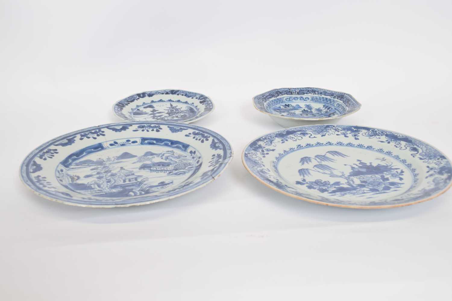 Two octagonal 18th century Qianlong plates, blue and white Nanking design, together with two further - Bild 2 aus 3