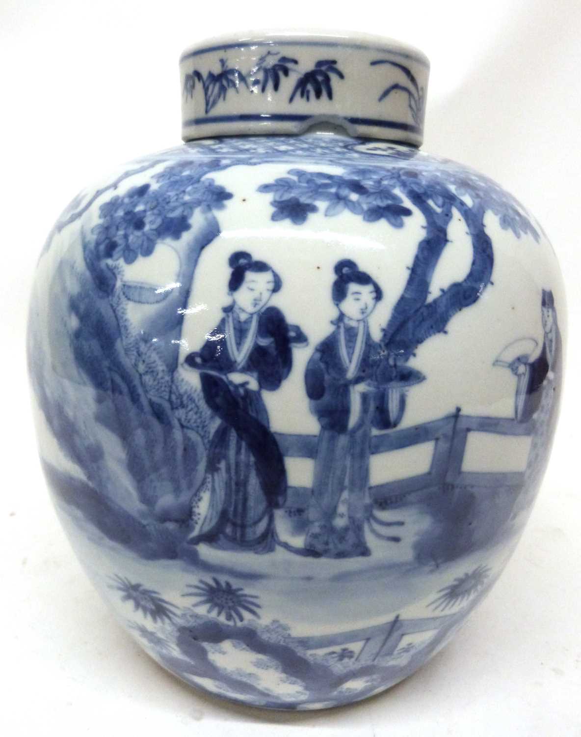 Chinese porcelain large jar and cover decorated in blue and white with Chinese figures, probably - Bild 2 aus 10