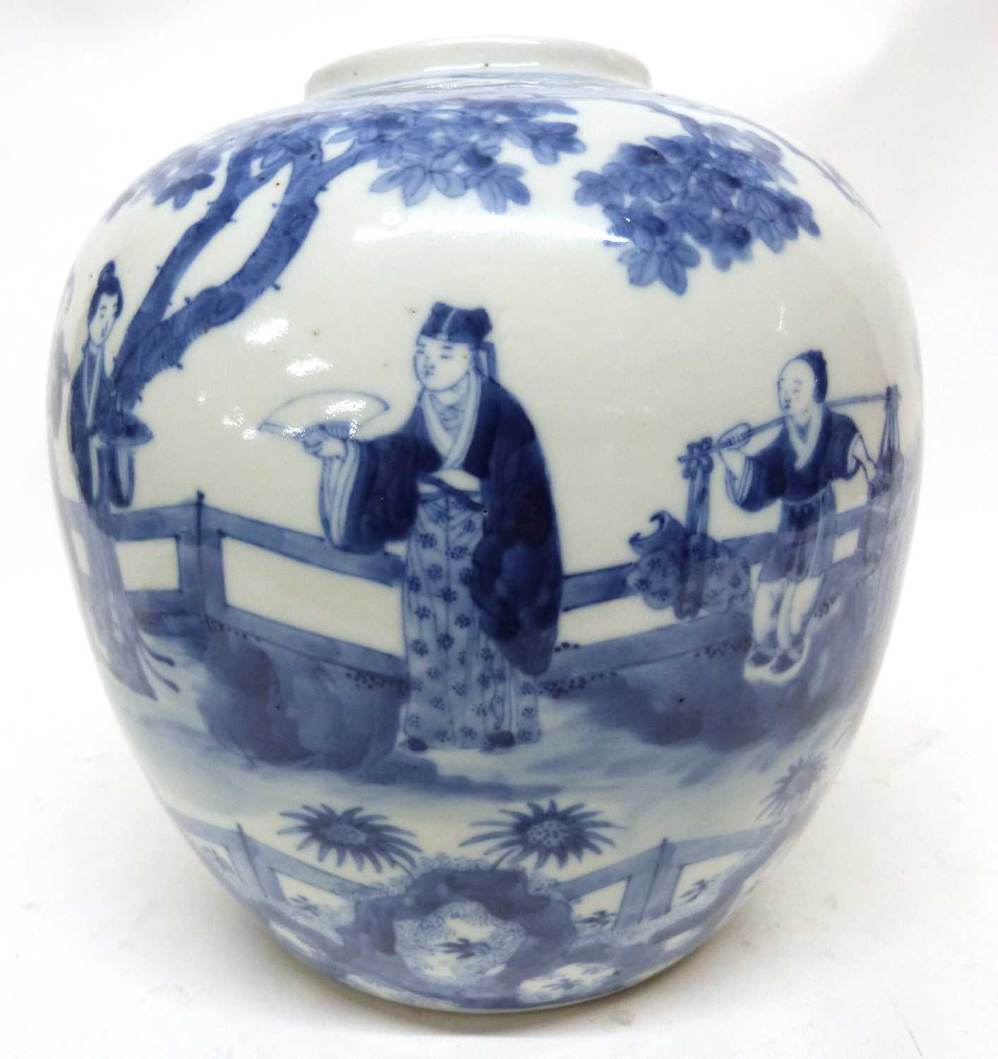 Chinese porcelain large jar and cover decorated in blue and white with Chinese figures, probably - Bild 8 aus 10