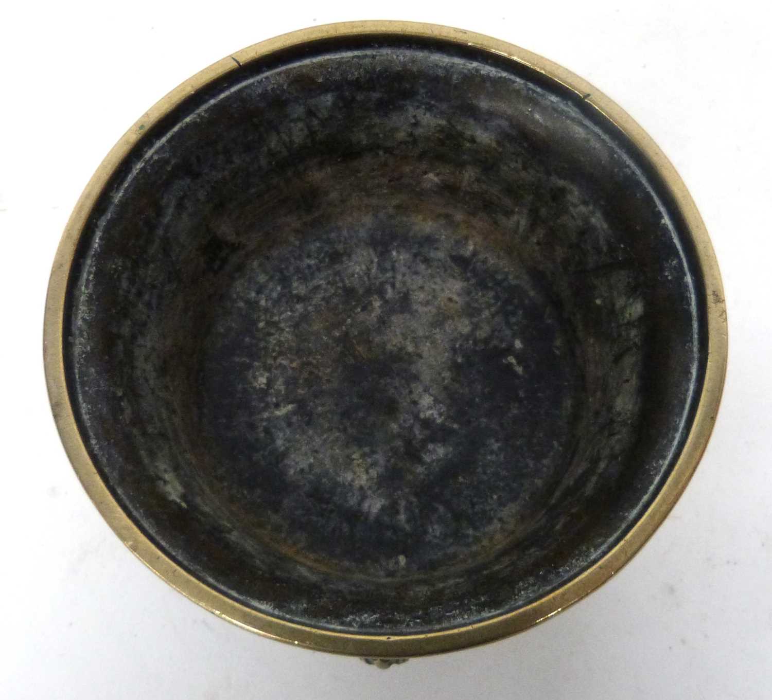 Small brass censer with Xuande mark to base but later, 10cm diam - Bild 5 aus 7