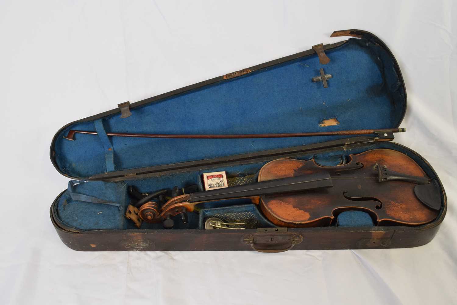 Antique violin and bow and case, no makers label noted (a/f)
