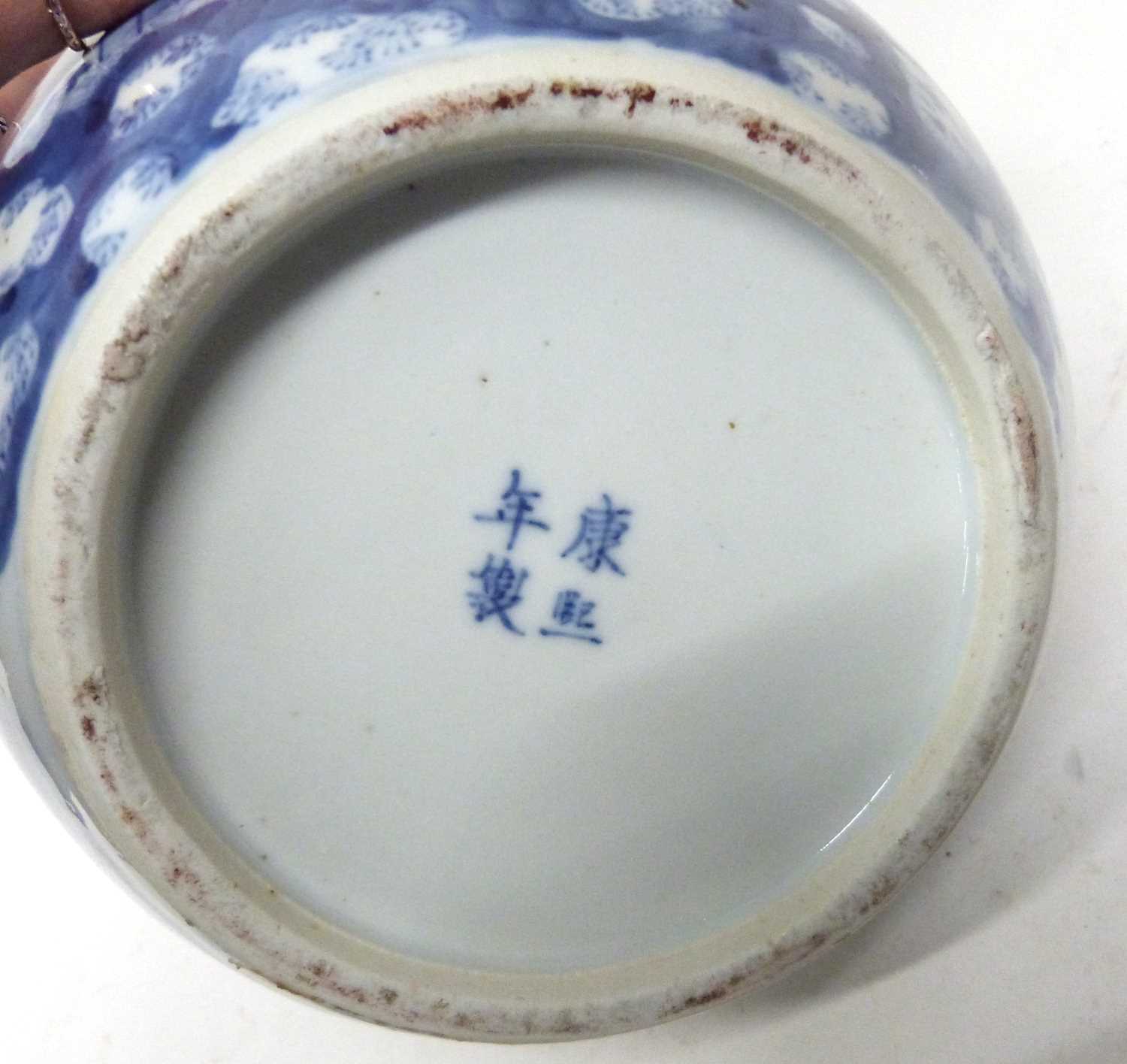 Chinese porcelain large jar and cover decorated in blue and white with Chinese figures, probably - Bild 6 aus 10