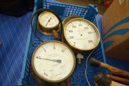 BOX VARIOUS BRASS CASED PRESSURE GAUGES