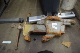 IRON BENCH VICE