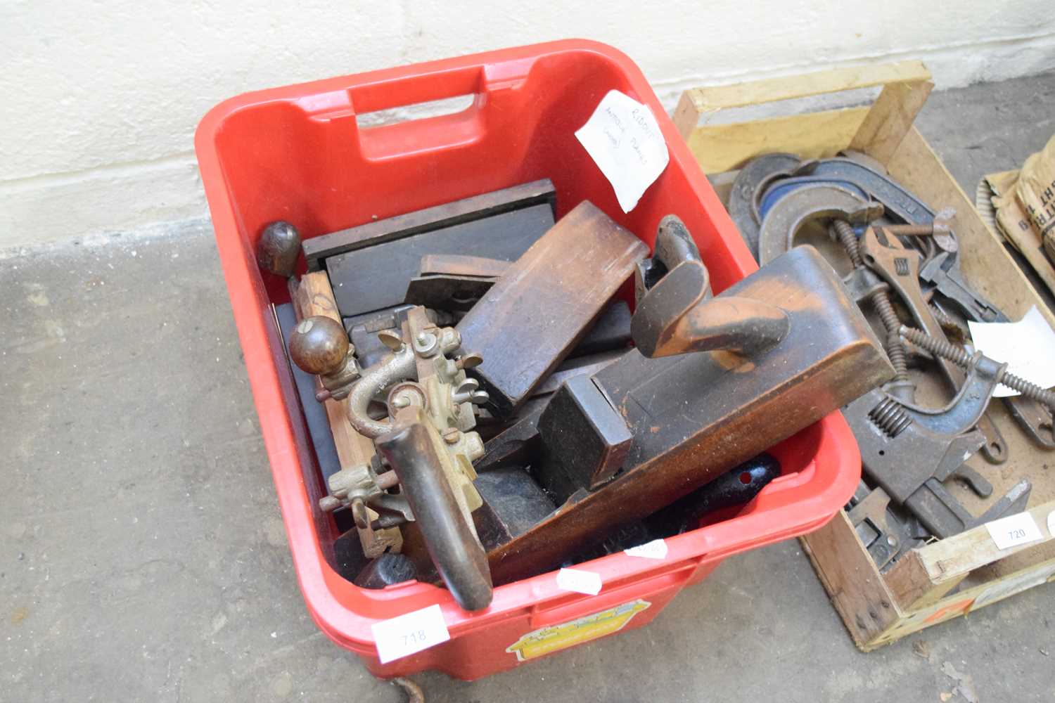 BOX OF MIXED WOODWORKING PLANES AND OTHER TOOLS