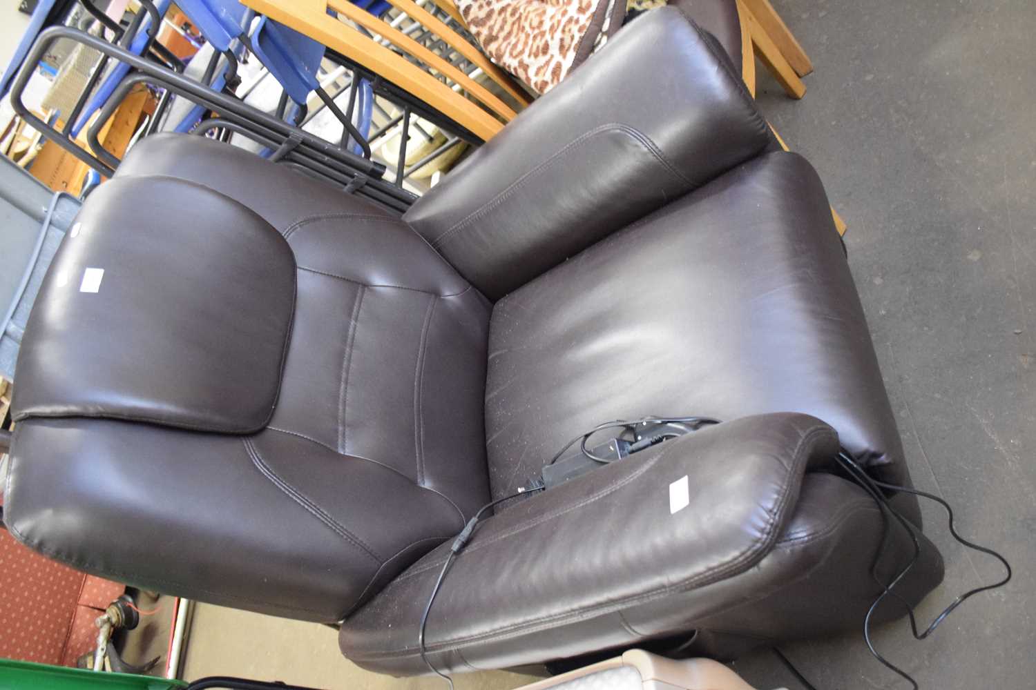 RECLINER CHAIR