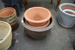 LARGE BROWN GLAZED PLANT POT TOGETHER WITH TWO FURTHER TERRACOTTA PLANT POTS (3)