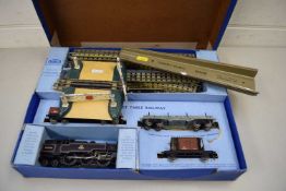 HORNBY DUBLO ELECTRIC TRAIN SET PLUS FURTHER LEVEL CROSSING AND RAILER