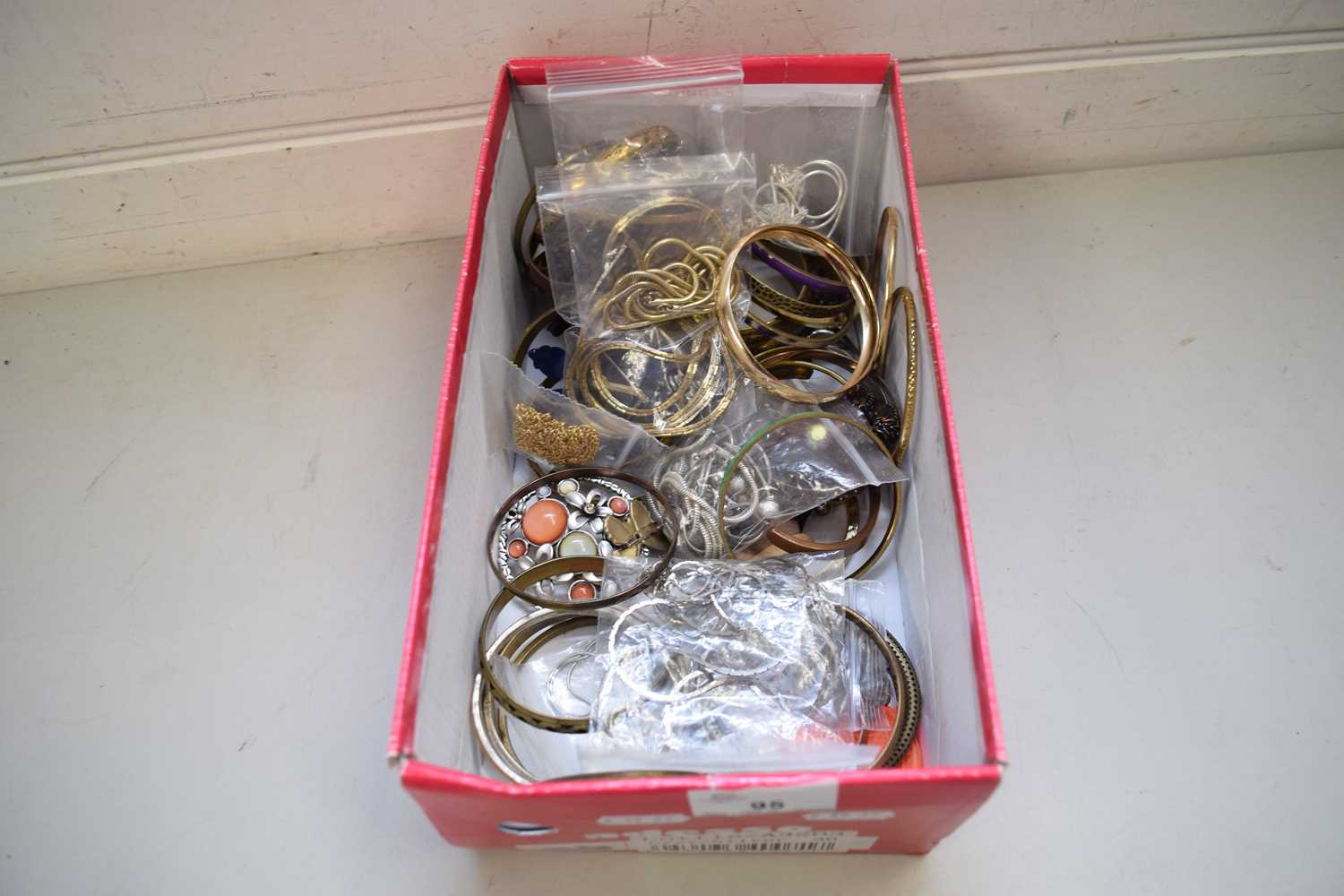 BOX VARIOUS ASSORTED COSTUME BANGLES AND OTHER JEWELLERY