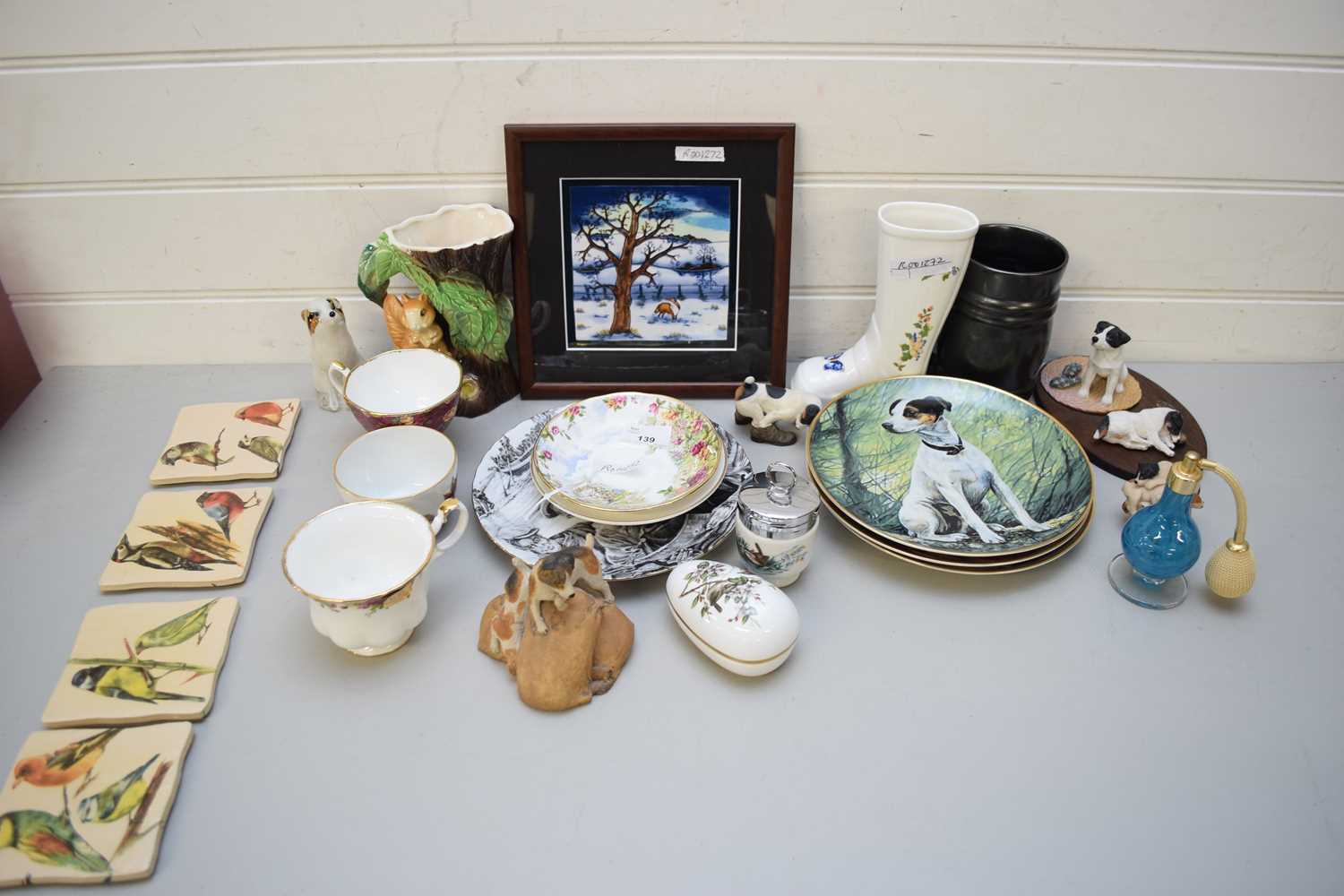 MIXED LOT TO INCLUDE A RANGE OF MODERN MODEL DOGS, ROYAL ALBERT CUPS AND SAUCERS, DECORATED PLACE