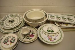 MIXED LOT PORTMEIRION BOTANIC GARDEN WARES TO INCLUDE LARGE PLATES, CAKE STAND, LARGE CIRCULAR BOWL,