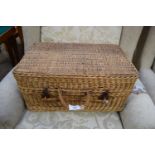 WICKER PICNIC HAMPER