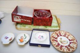 19TH CENTURY CABINET PLATE, POSSIBLY COALPORT, TOGETHER WITH BOXED ROYAL WORCESTER DISHES AND A