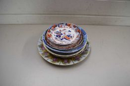 MIXED LOT VARIOUS DISHES TO INCLUDE CONTINENTAL FLORAL DECORATED CABINET PLATE, 19TH CENTURY