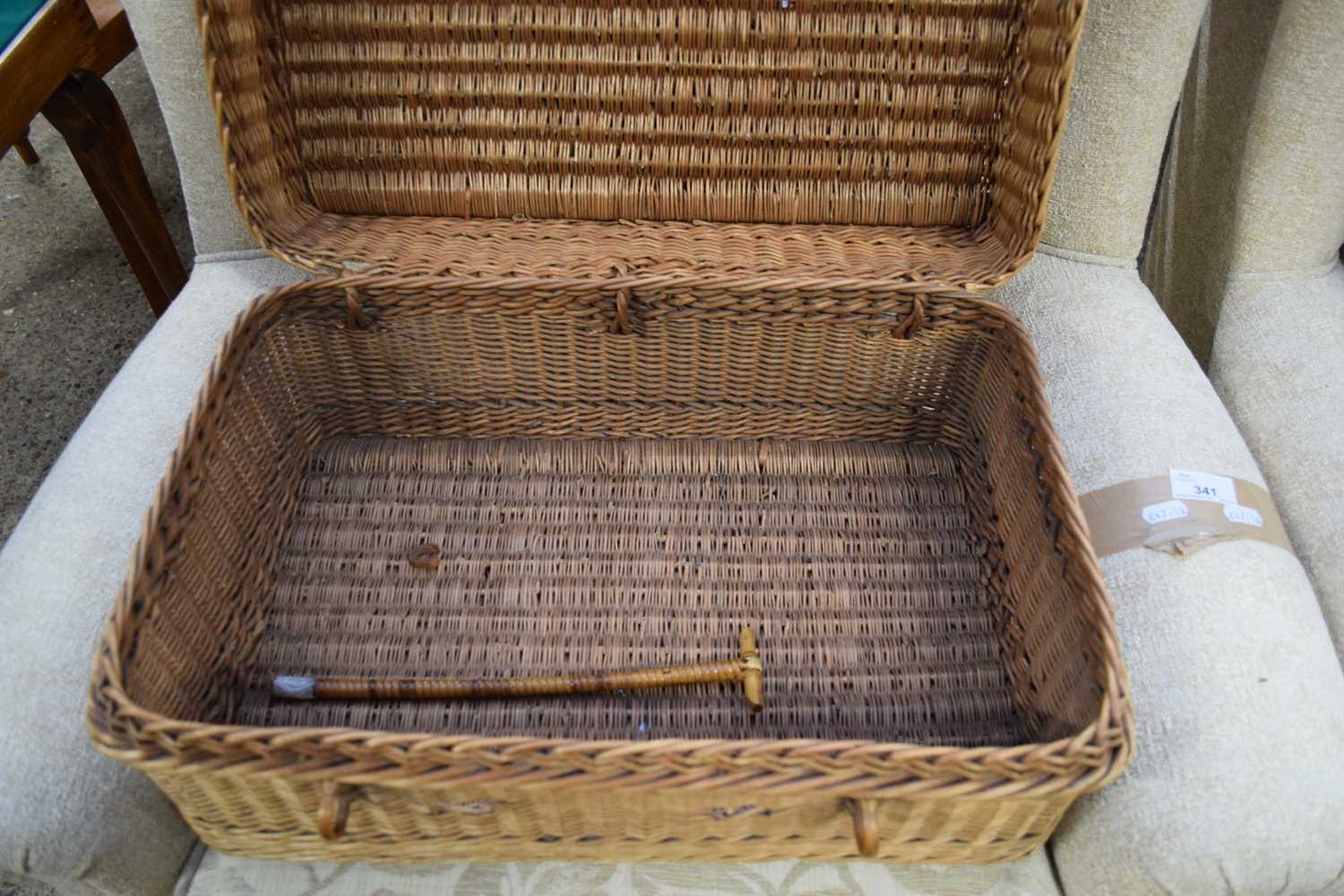 WICKER PICNIC HAMPER - Image 2 of 2