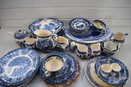 MIXED LOT VARIOUS BLUE AND WHITE TABLE WARES TO INCLUDE PALLASEY ETC