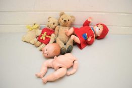 MIXED LOT VINTAGE TOYS TO INCLUDE AN ARMAND MARSEILLE DOLL (A/F), A FURTHER CELLULOID DOLL, TWO