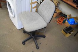 MODERN UPHOLSTERED DESK CHAIR