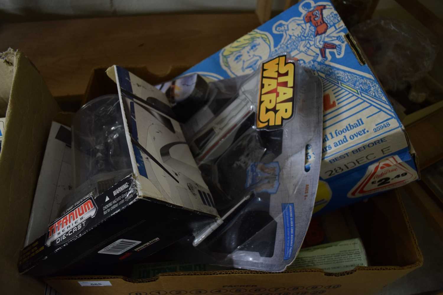 BOX VARIOUS ITEMS TO INCLUDE STAR WARS TOY, SPITFIRE CONSTRUCTION KIT, BEEZER COMIC ETC