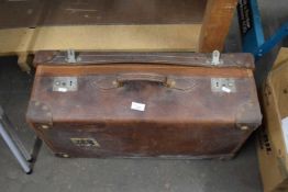 VINTAGE LEATHER TRAVELLING CASE