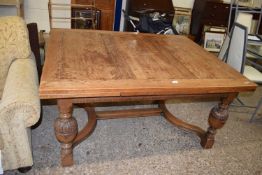 LARGE EARLY 20TH CENTURY OAK DRAW LEAF DINING TABLE WITH X-FORMED STRETCHER AND TURNED LEGS, 153CM